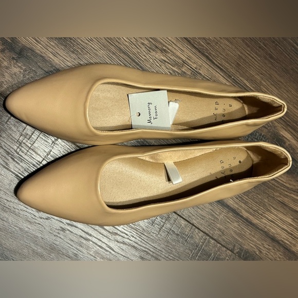 A New Day Women's Tan pointed toe flats - Picture 4 of 5